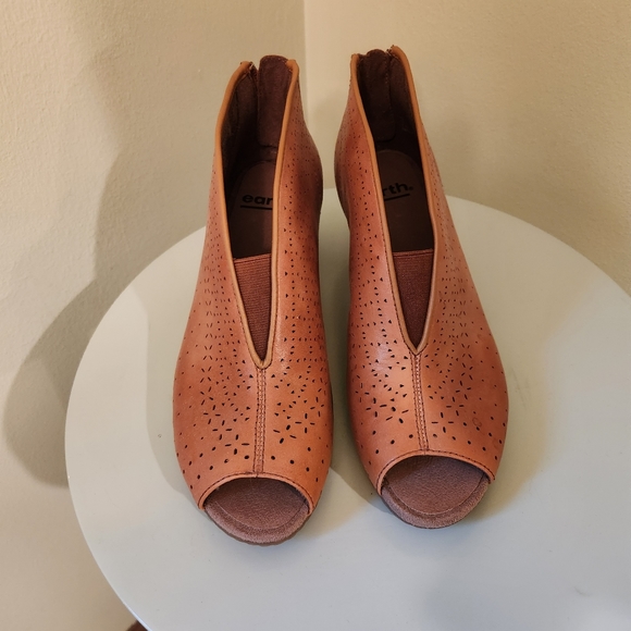 Earth Origins Shoes - Earth origins leather peep-toe booties sz 6 new